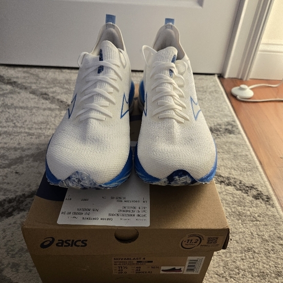 Mizuno Men's White and Blue Running Shoes - Picture 3 of 5